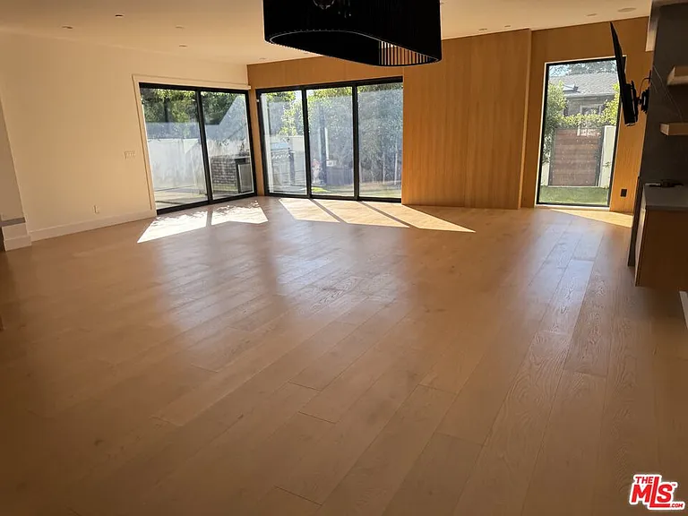 3021 Stanford Ave — Photo 5