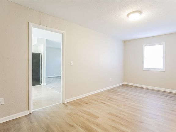 4th image of 10811 Bennington Ave