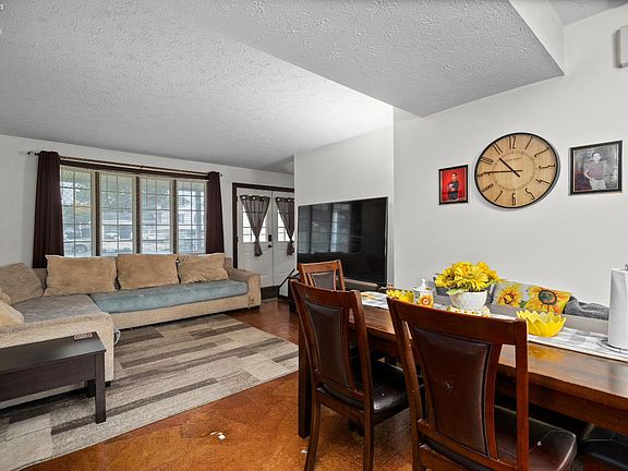 5th image of 405 Birchwood Dr