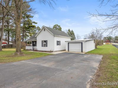 325 Cedar, Howard City, MI, 49329