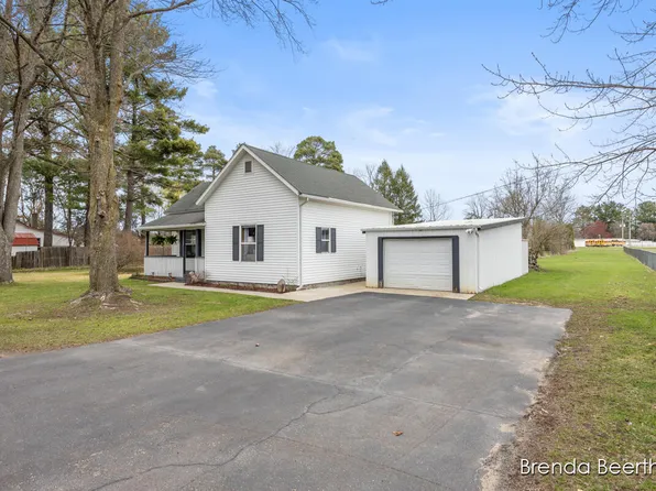 325 Cedar, Howard City, MI 49329