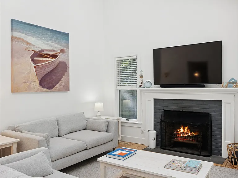 33 Corbin Ave — Photo 16