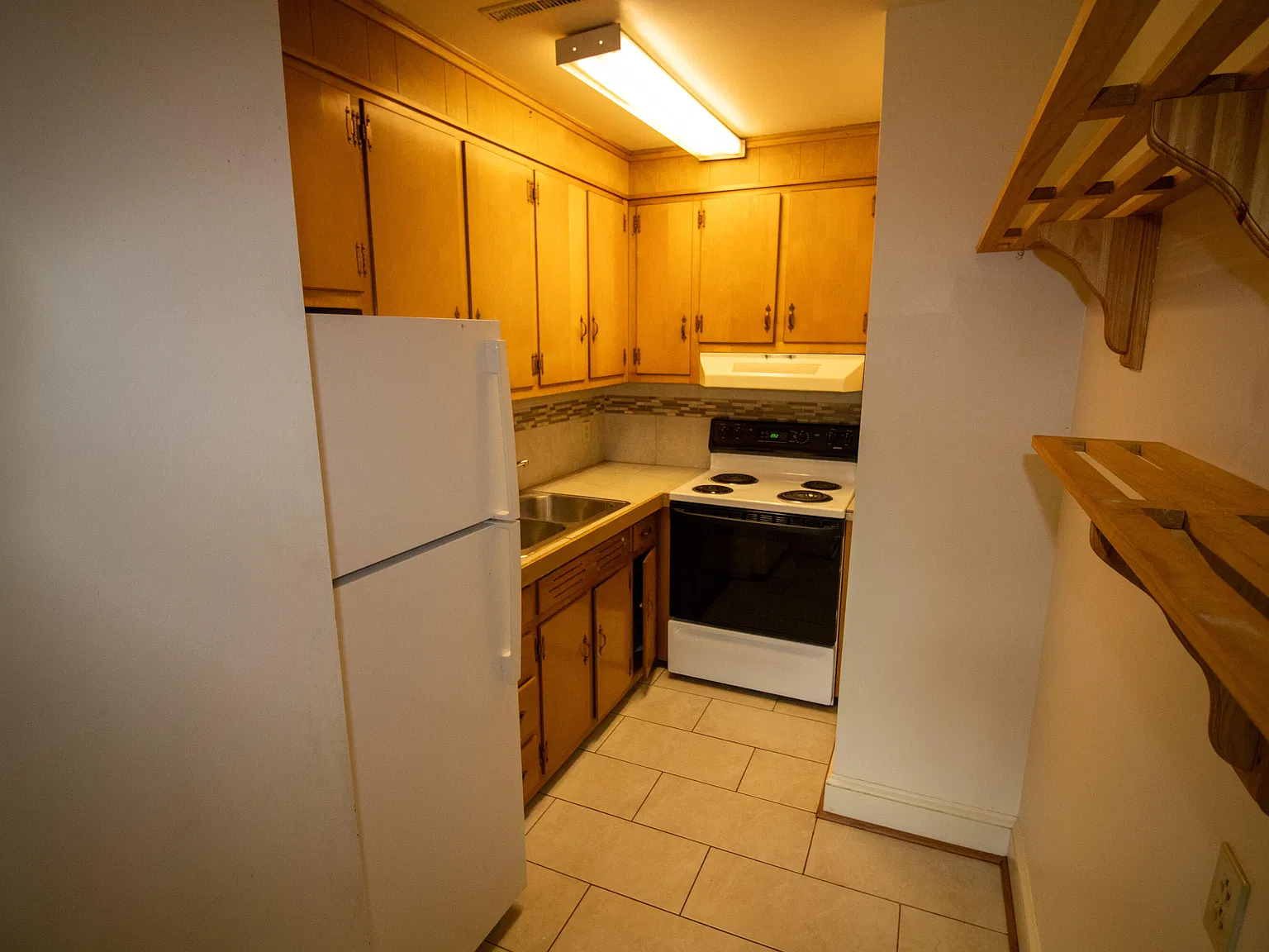2 bed, 1.0 bath, 1075 sqft, $1,400 — Photo 2