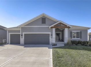 2930 SW Arbor Tree Dr, Lees Summit, MO 64082