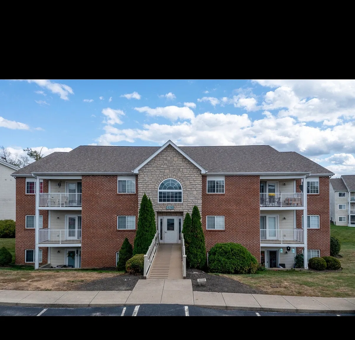 2 bed, 1010 sqft, $1,600 — Photo 1