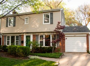 321 S Stratford Rd, Arlington Heights, IL 60004