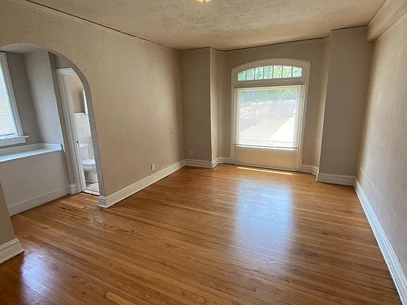 2nd image of 5349 Cabanne Ave APT 1E