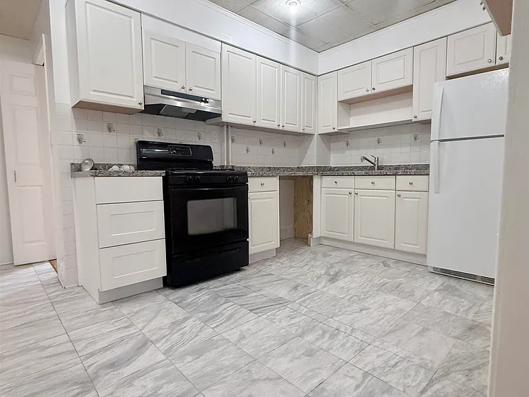 94 Laidlaw Ave — Photo 7