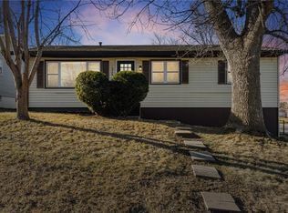 1536 Woodside Dr NW, Cedar Rapids, IA 52405