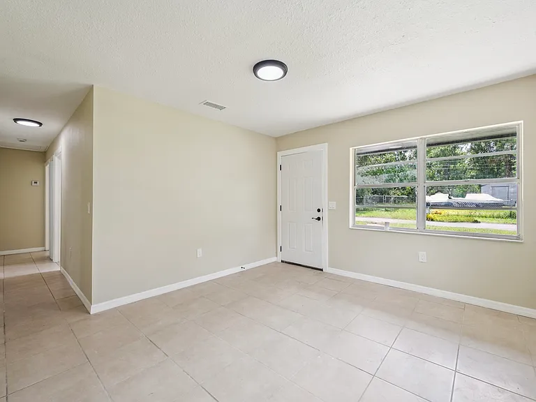 314 W Owens Ave — Photo 6