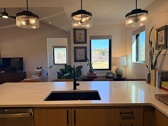 3rd image of 10 Crystal Canyon Dr #Adu