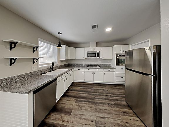 4th image of 7313 Pinedale Ave