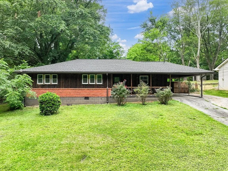 3 bed, 1.5 bath, $2,200 — Photo 1