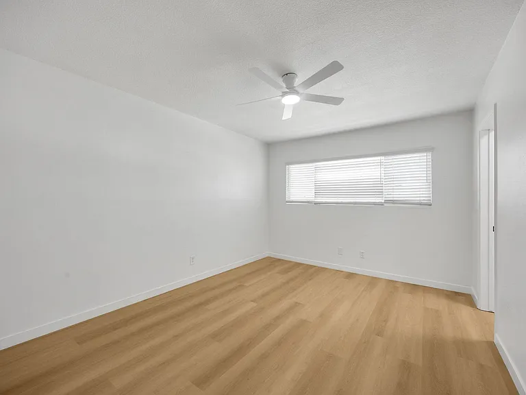 13421 Penn St — Photo 13
