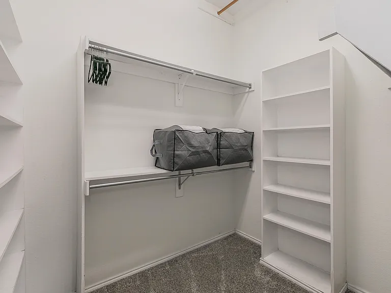 7017 Chateau Dr — Photo 20