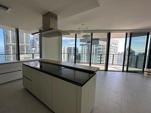 3rd image of 1000 Brickell Plz #43011