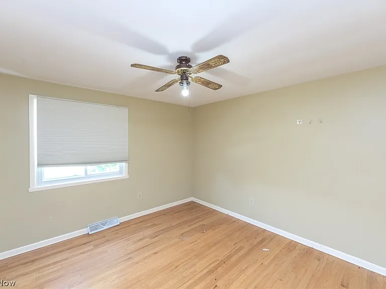 23721 Greenlawn Ave — Photo 28
