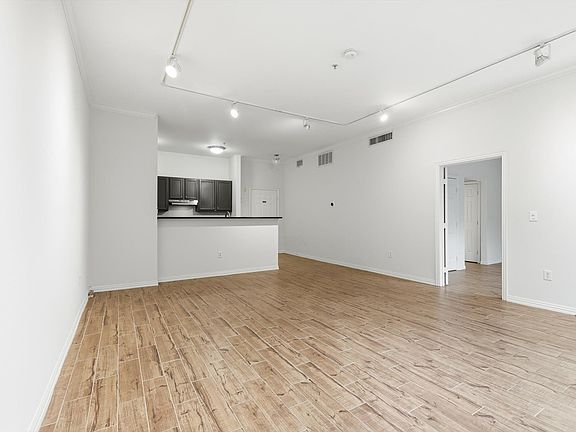 5th image of 2305 Worthington St #219