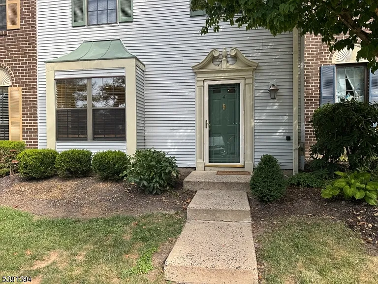 4 Woodward Ln — Photo 2