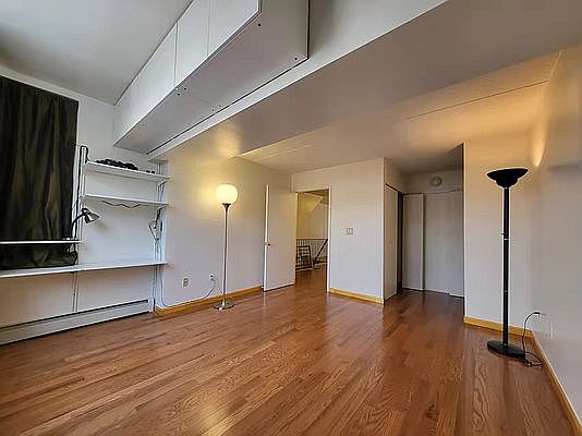 3rd image of 22 Noll St Floor 1