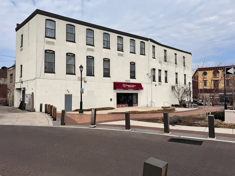 Building Photo 5