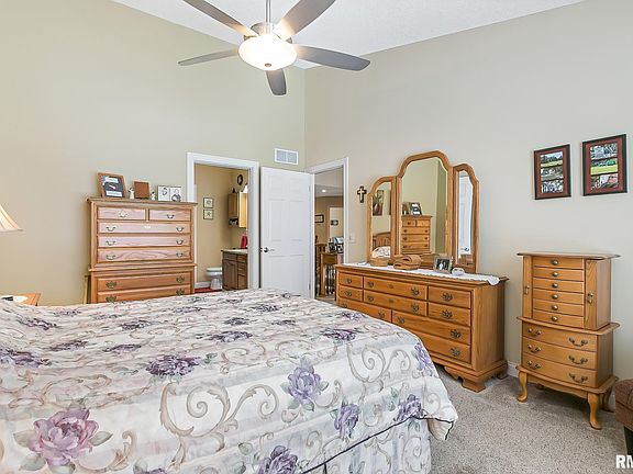 2nd image of 2911 Villa Ct