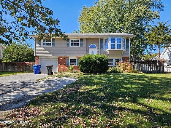 2nd image of 622 Vaughn Ave