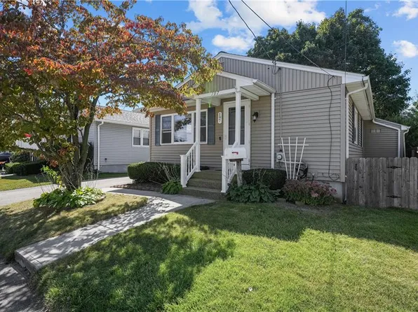 197 Crescent Ave, Cranston, RI 02910