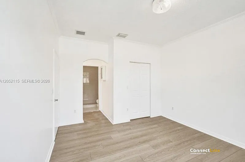3 bed, 2.0 bath, 1396 sqft, $2,800 — Photo 3