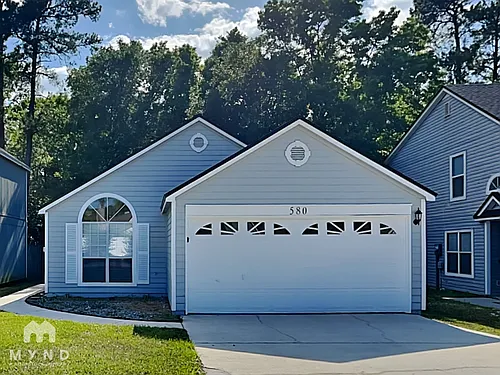 580 Staffordshire Dr Photo 1