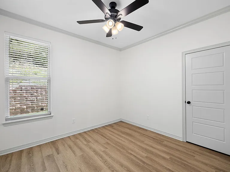 8430 Lakeway Dr — Photo 7