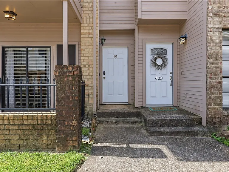 1620 Wellington Pl #604 — Photo 1