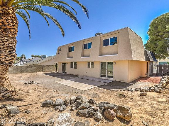 5th image of 2588 Siesta Ave