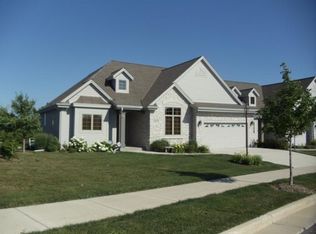 1121 Woodland Hills Dr, Waukesha, WI 53188
