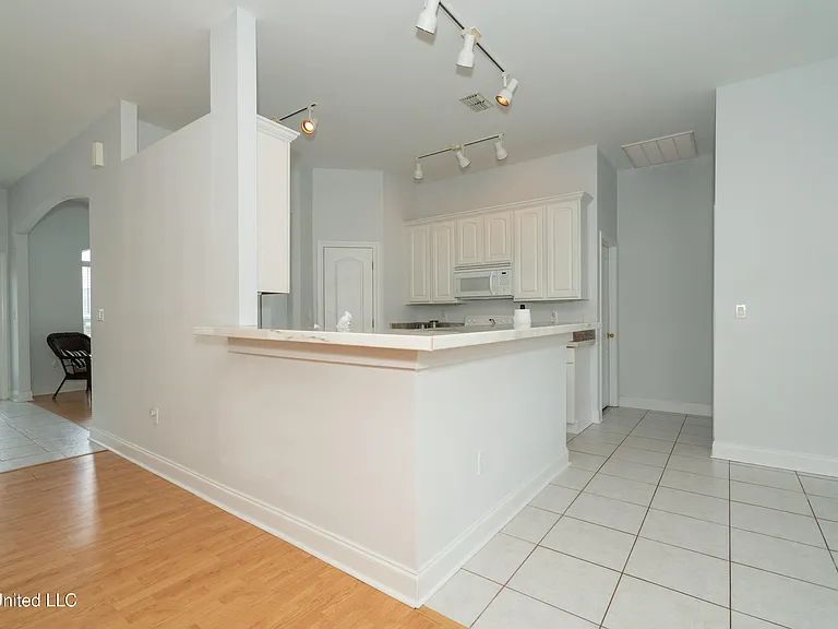24 Pelican Cove Ln — Photo 11