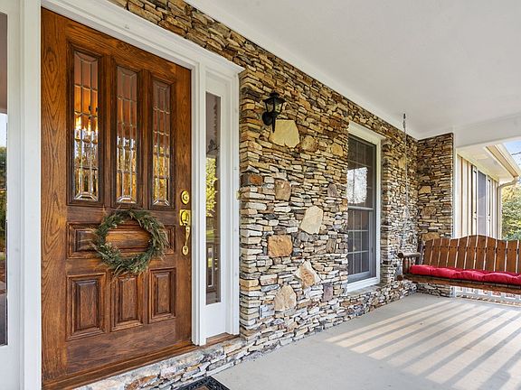 4th image of 3337 Briarcliff Ln NW