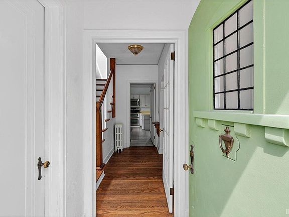 2nd image of 625 Robinson St
