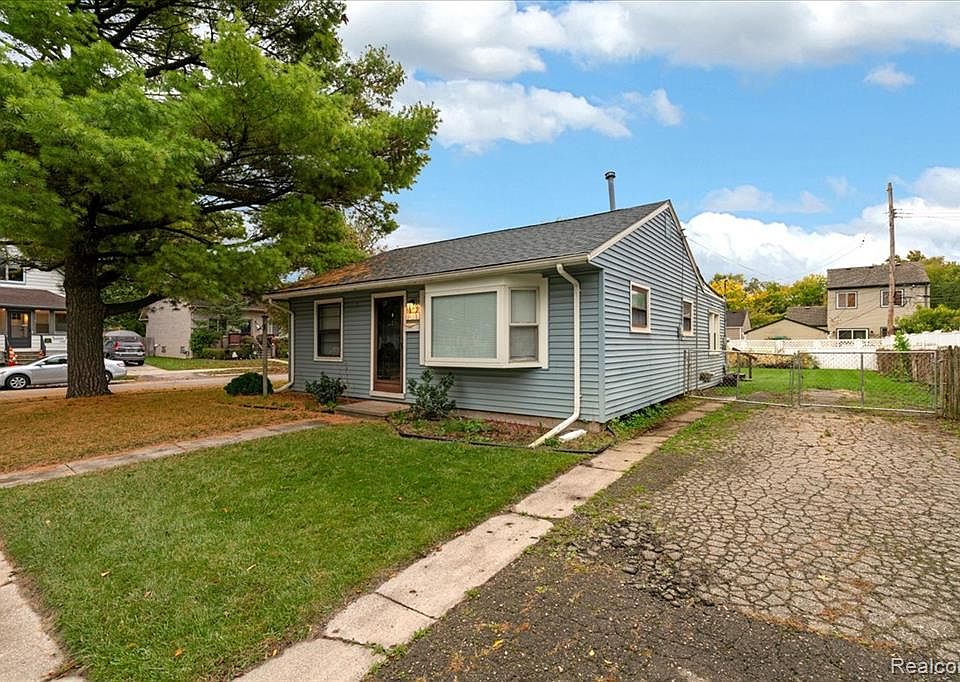 1436 E Cambourne St, photo 2