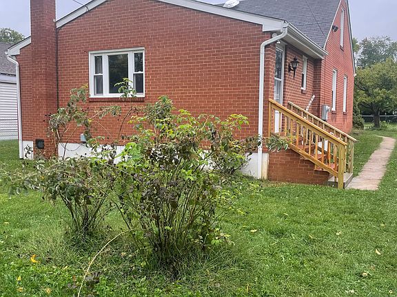 Studio apartment exterior. The apartment is attached to primary residence but there is NO shared interior space and apartment has its own private entry. Home is located in quiet residential neighborhood.