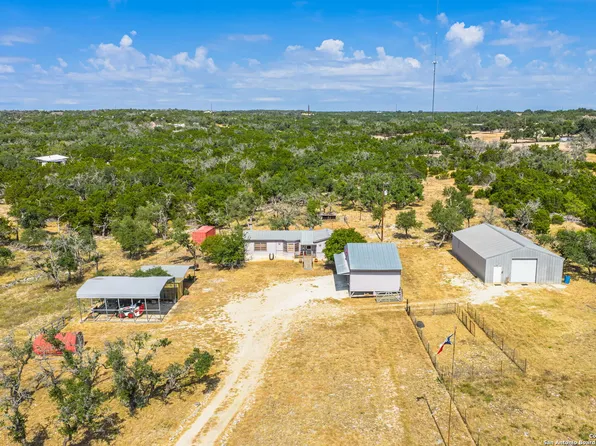 1341 Thrill Hill Rd, Mountain Home, TX 78058