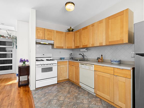 3rd image of 250 Columbia St #13A2