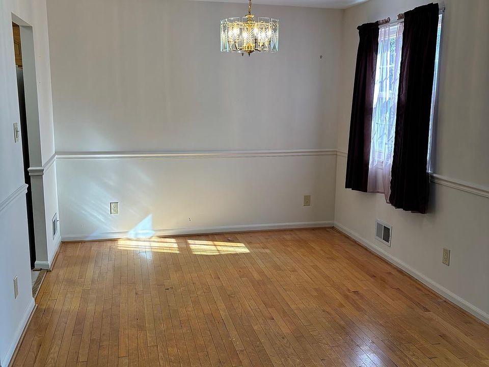 2nd image of 24121 Ridge Rd