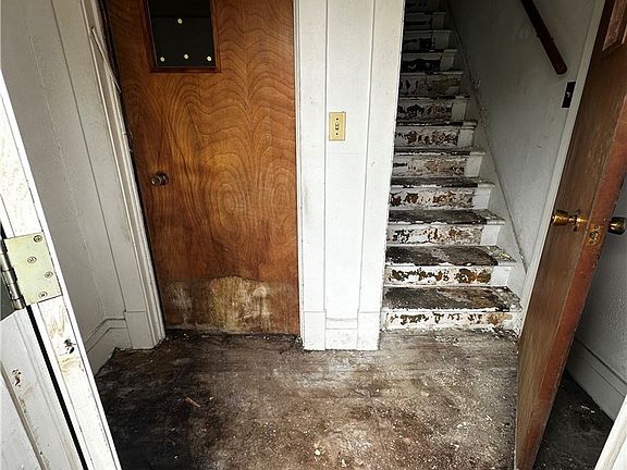 4th image of 84 Philadelphia St