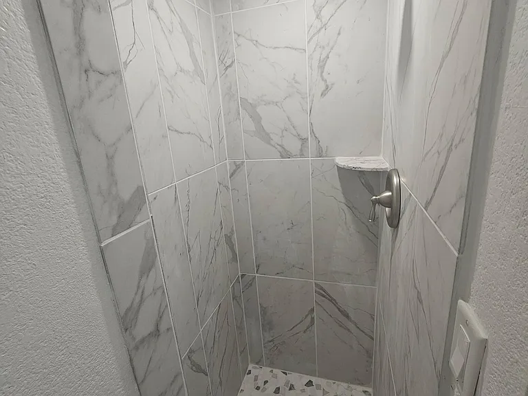 1008 S Lake St — Photo 13