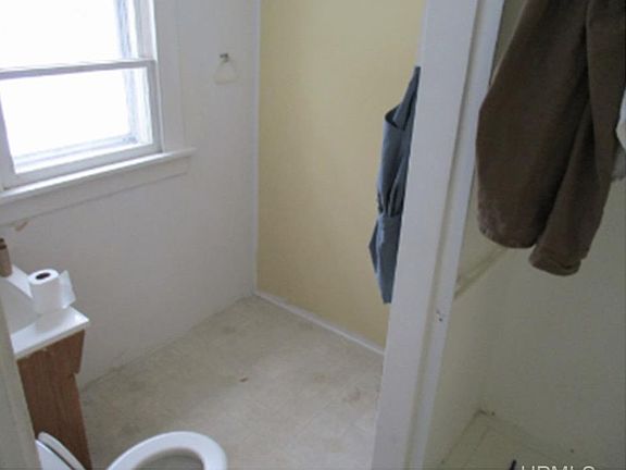 5th image of 502 E South Ave