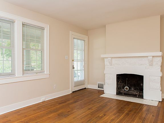 2nd image of 2614 Belmont Blvd