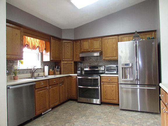 5th image of 2317 Bloomfield Ave