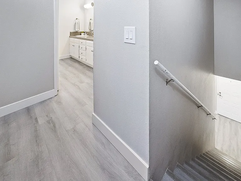 Riverwoods Apartments — Photo 10