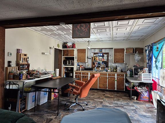 4th image of 201 Barber Street
