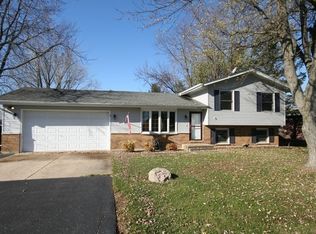 5N856 Meadow St, Maple Park, IL 60151